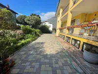 Bed & Breakfast Con Vista Giardino e Piscina Hotels in Pont-Saint-Martin