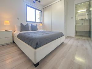 Phaedrus Living: City Flat Rafaella 6