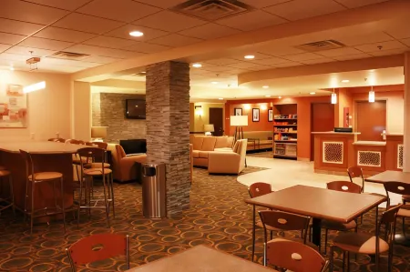 Comfort Inn & Suites Copley Akron Отели в г. Уодсворт