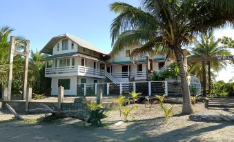 RedDoorz @ Isla Virginia Beach Resort Aurora Baler