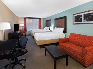 La Quinta Inn & Suites by Wyndham Oxford - Anniston