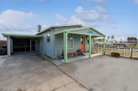 Flamingo Bay Cottage 3 Bedroom Cottage by RedAwning