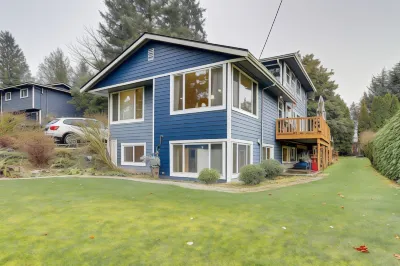 Redmond Retreat Steps to Lake and Idylwood Park!