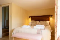 Casina Cottage Hotels in Coln St. Aldwyns