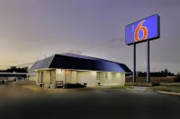 Motel 6 Sullivan MO