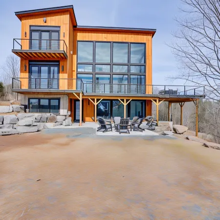 Custom Windham Mtn Villa w/ Pool, Theater & Views!