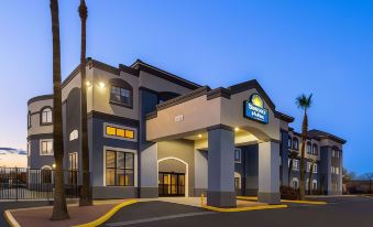 Days Inn & Suites by Wyndham Tucson/Marana