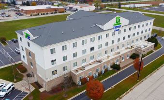 Holiday Inn Express & Suites Chicago North-Waukegan-Gurnee