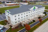 Holiday Inn Express & Suites Chicago North-Waukegan-Gurnee Hotels in Waukegan