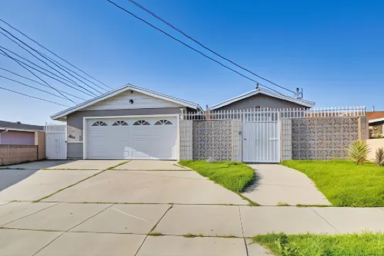 Furnished Patio! South Central Home 14 Mi to Dtla