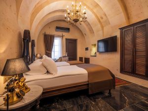 Signature Cave Premium Suites