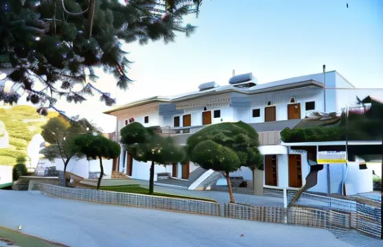 伊多梅尼斯公寓