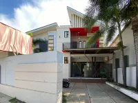 RedDoorz Near Bukit Ragas Hotel d'Ayanna Pati Hotel dekat GITJ Margorejo