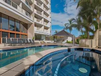 Broadbeach Savannah Resort Hotels near Broadbeach Waters