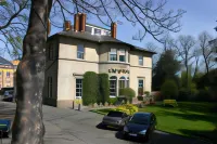 The Churchill Hotel - parking