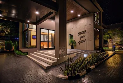 Bunprasop Garden Hotel Các khách sạn gần Wat Siri Wattanaram