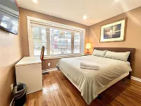 Renovated Rooms 10-min to Finch Subway Near Yonge St Hotels in Thornhill