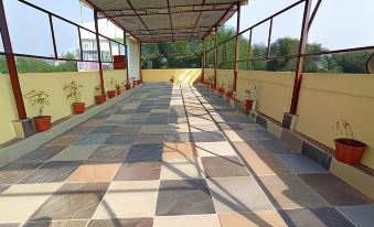Anand Lok Vatika