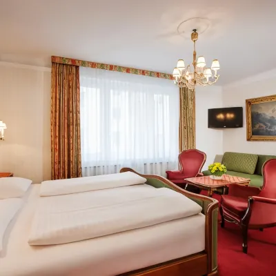 โรงแรม เพนชั่น ซูซานเน โรงแรมใกล้พิพิธภัณฑ์อัลแบร์ทินา