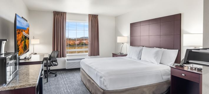 Cobblestone Hotel & Suites - Denmark Hotels in Brown County