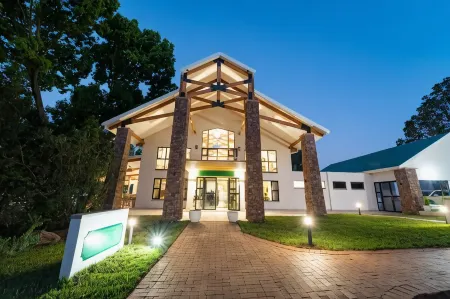 Gooderson Monks Cowl Golf Resort Отели в г. Gaints Castle Game Reserve