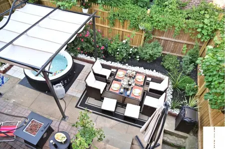 4-Bedroom Historic Garden Oasis Home in Germantown Отели рядом с достопримечательностью «Моррис Арборетум & Гарденс оф Юниверсити оф Пенсильвания»