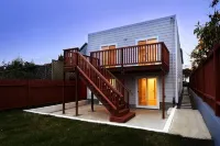Luxury living minutes from the heart of SF! One block away from Bart station. Hotel in zona Mar Vista Stables