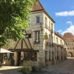 Logis - Hôtel & Restaurant du Tribunal Hotels in Le Mêle-sur-Sarthe