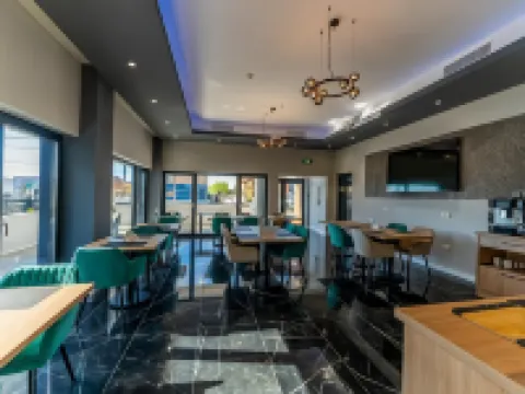 MCity Hotel アラドのホテル