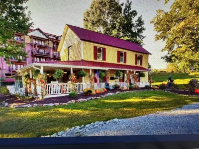 Cozy condo with amazing view of the Little Pigeon River in scenic Sevierville!