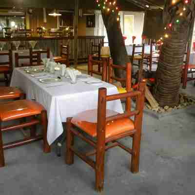 First Choice Apartments Dining/Meeting Rooms