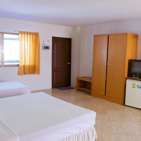 Sichang Shine Khao Resort