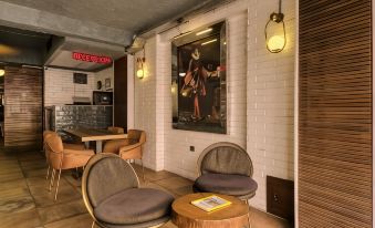 Duck Hotel 썸네일