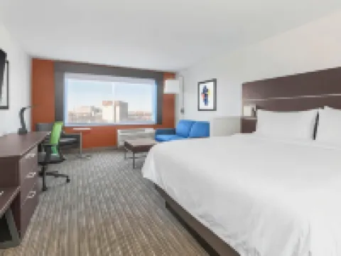 Holiday Inn Express & Suites CHICAGO O'HARE AIRPORT by IHG Hotels in Des Plaines