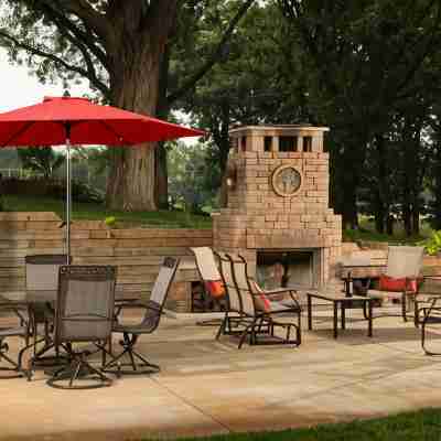 The Oakwood Inn Okoboji Hotel Exterior