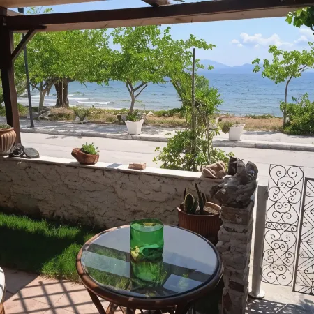 Alonaki Seafront Cottage