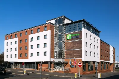 Holiday Inn Express Harlow Hotels near The Gallery at Parndon Mill