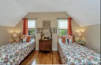 Wilkes County Western NC 3Br Cottage with Hot Tub!