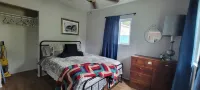 Cabin, remodeled, 3 bedrooms,1 blk to Mason Lake with views of Olympic Mtns.