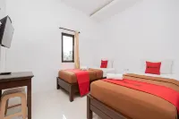 RedDoorz Near Jawa Timur Park 3 Hotels in Junrejo