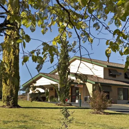 Hilltops Retreat Motor Inn