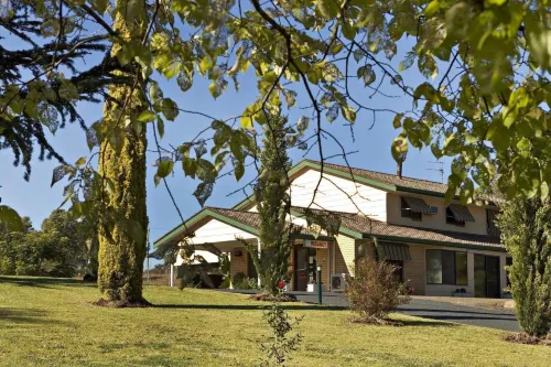 Hilltops Retreat Motor Inn Hotels in Young