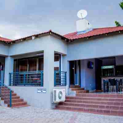 Rose Villa Lodge Hotel Exterior