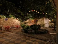 La Roseraie Hôtels à : Lodève