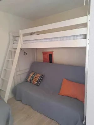 Lovely studio cabin in the port of Gruissan