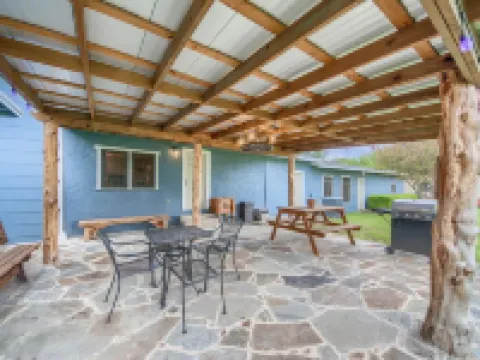 Zipp Away Ld 728 3 Bedroom Home by RedAwning Hotels in Selma