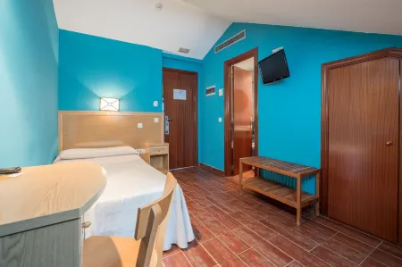 Hotel Vivar Отели рядом с достопримечательностью «Glorieta yuncos»