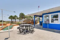 Pet-Friendly Fernandina Beach Condo Walk to Beach - سبا