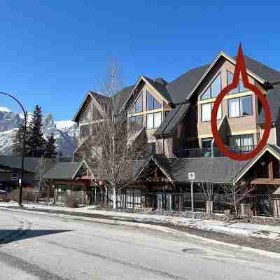 Spectacular Mountain Views! Unique & Rare End Unit 2 Storey Condo + 2 balconies! Hotel Exterior