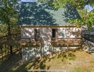 Close to Disney Dam the off-road adventurer and great cove for paddle-boarding